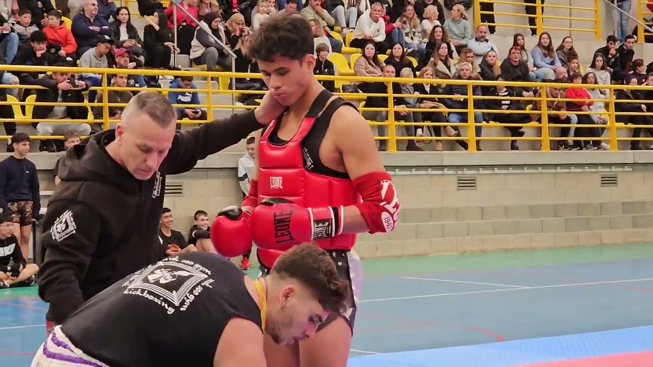 Jefferson Ospina (Nuk Soo) Vs Eric Ferrer (Narai) -75kg Muay-thai 16-17 años copa balear escolar