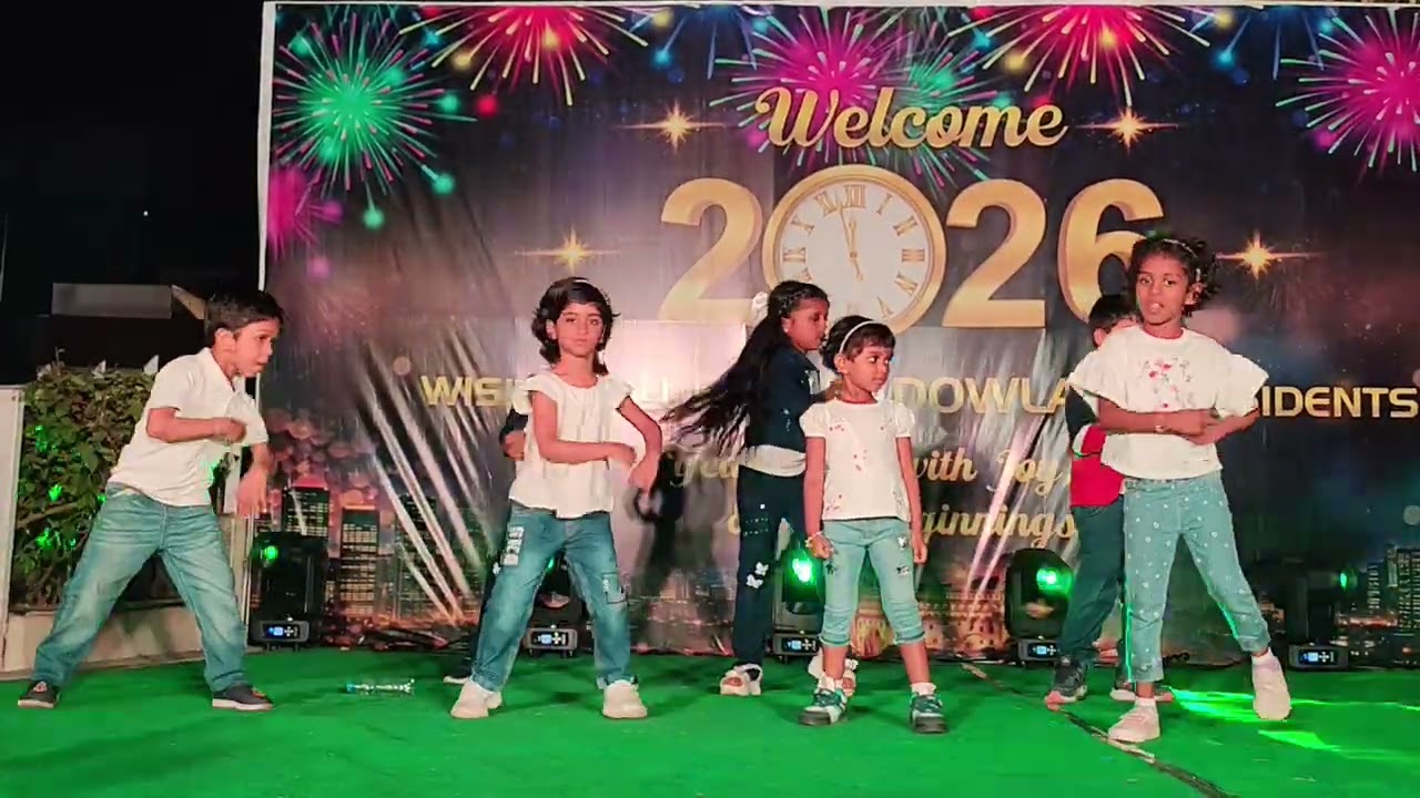 Viral Vayyari ⚡ Kruthika Khanna and Friends | New Year Performance at Meadowland Apartments
