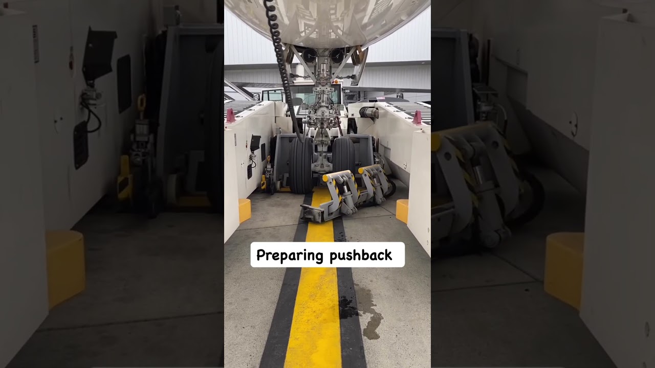 How Planes Get Pushed Back &ndash; Behind the Scenes!