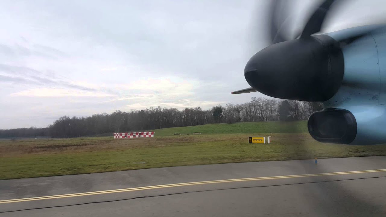 Take off Havilland Dash 8 400 twin turboprop