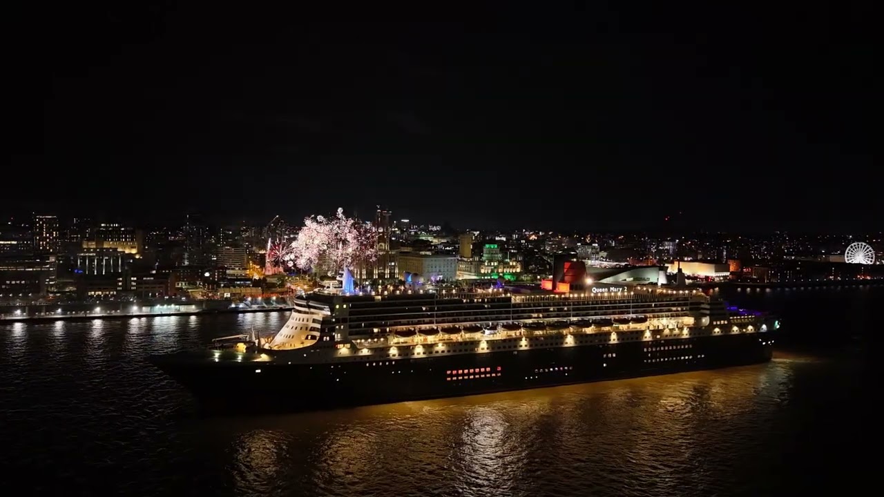Queen Mary 2, full fireworks display