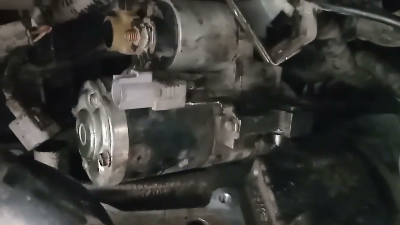 localización e instalación de starter , marcha, motor de arranque de Mazda 3, mazda 5 motor 2.5