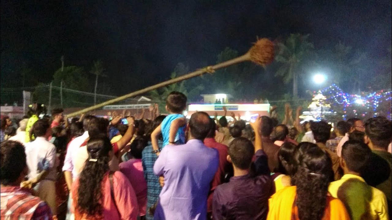 PARAVUR  PUTTINGAL മരം എടുപ്പ് ഉത്സവം