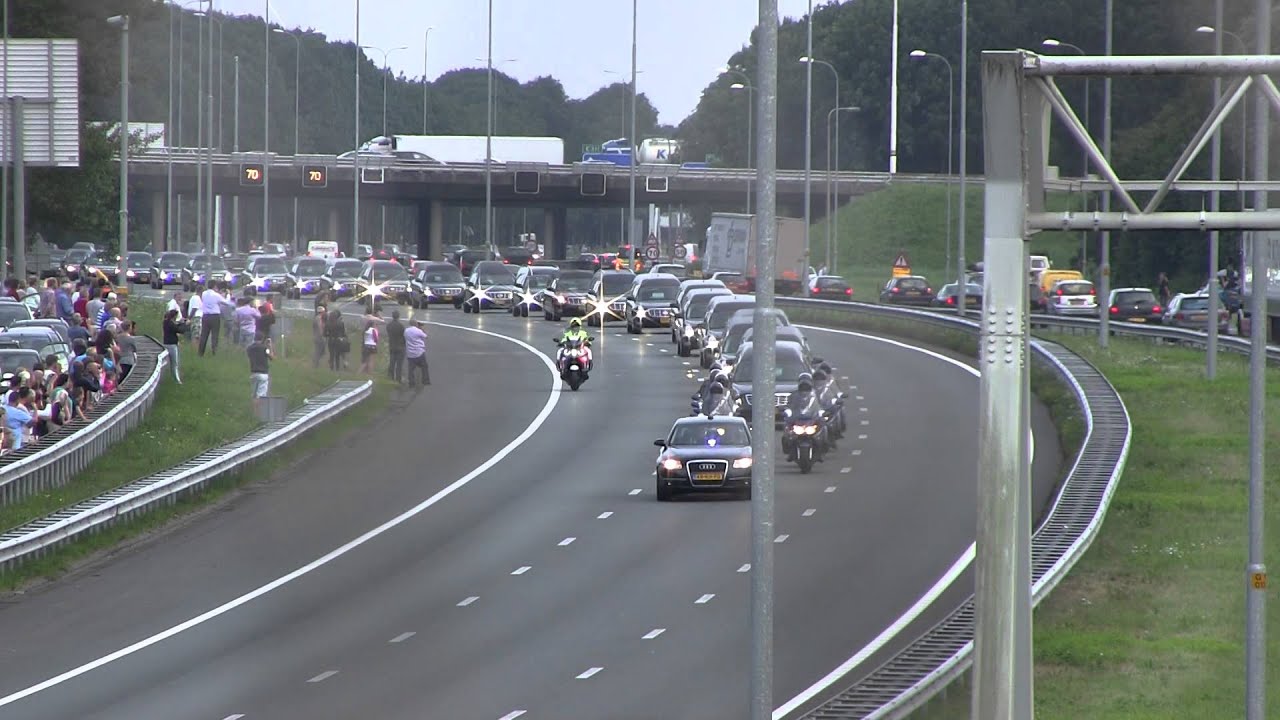 MH17 rouwstoet dag 3 / victims being transported day 3