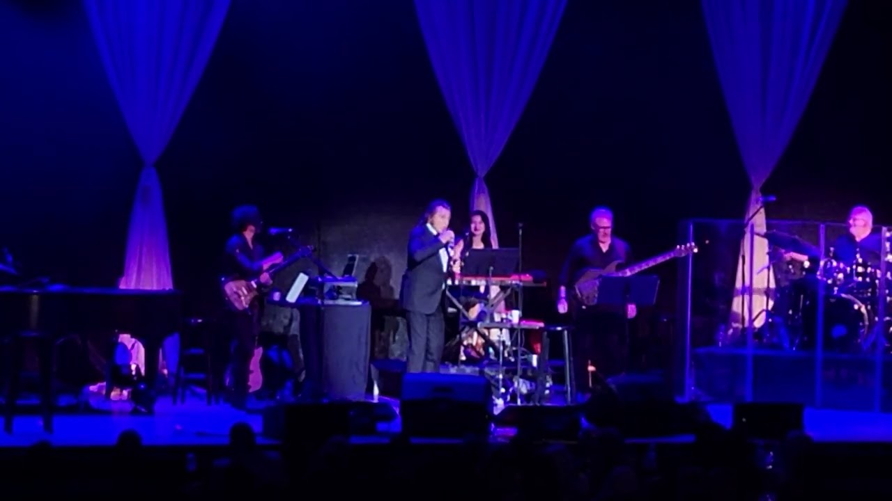 Engelbert Humperdinck live at Des Plaines Theatre, Des Plaines, IL, April 8, 2025
