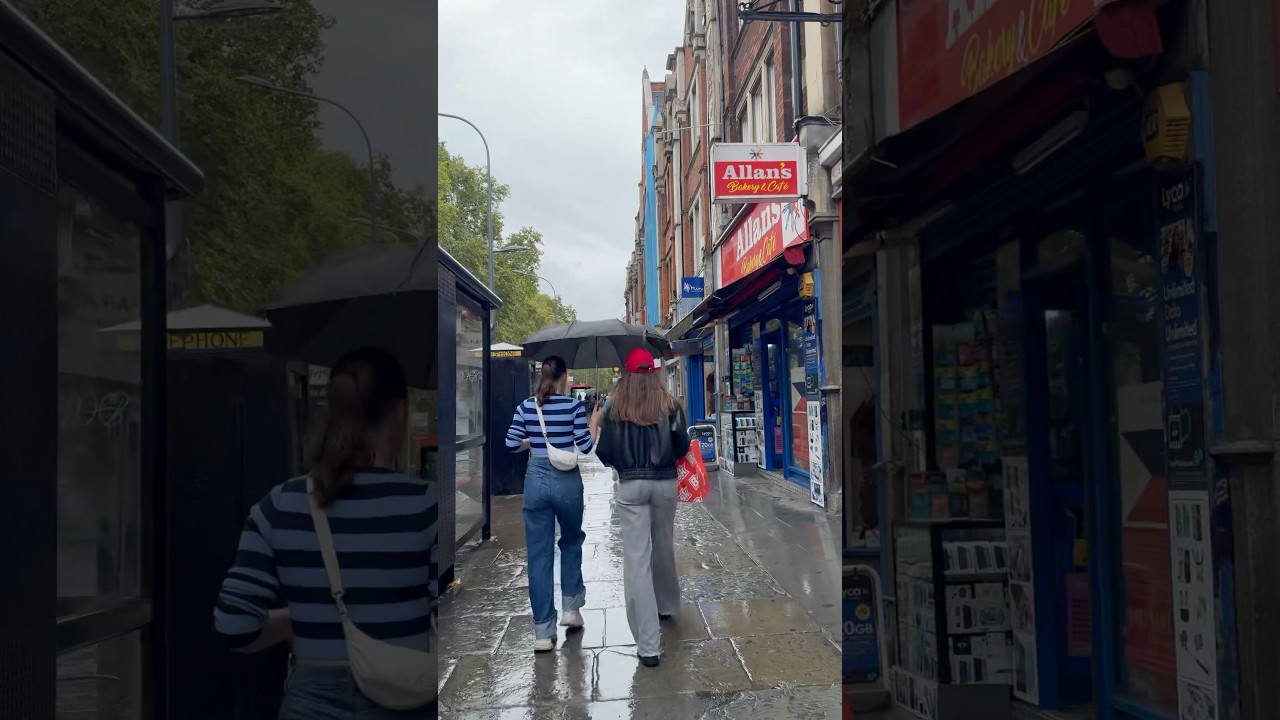London Streets 🇬🇧 in the ☔️ Uxbridge Rd, Shepherd&rsquo;s Bush, W12