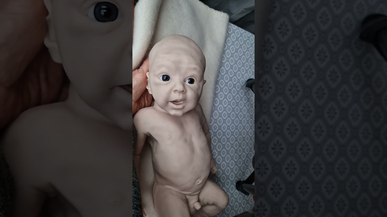 Box opening   unpainted silicone baby Fender by Lilianne Breedveld