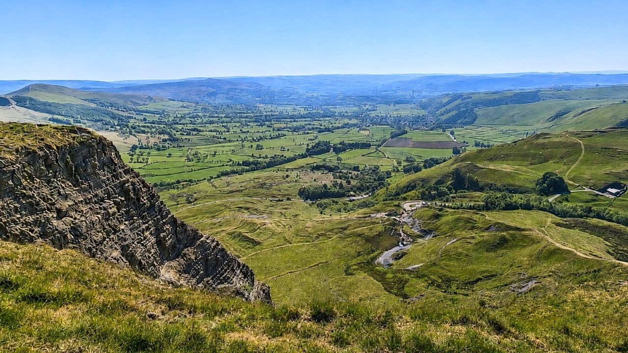 Exploring Mam Tor: A Walk to the Top of the Peak District