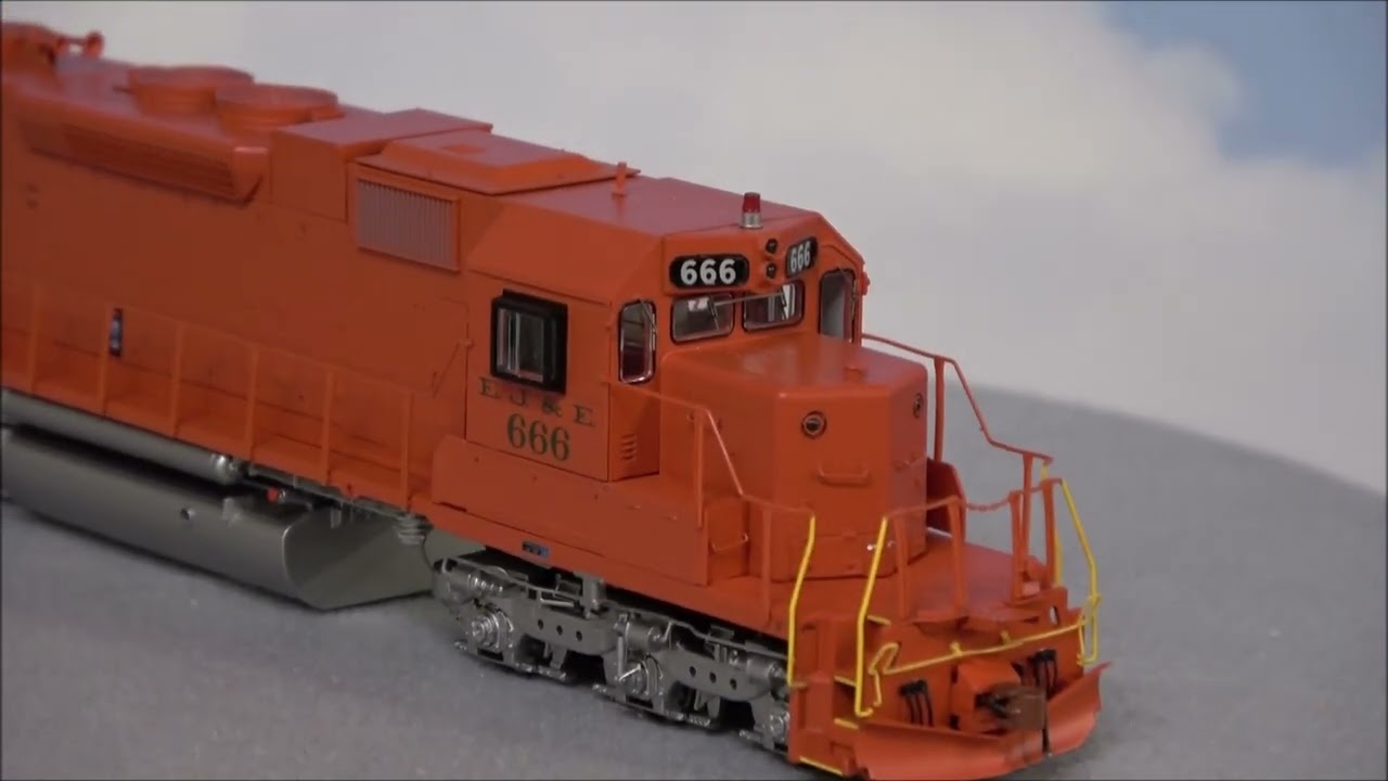 HO Scale Detail Spotlight: ScaleTrains EMD SD38-2 Rivet Counter Series Review | jlwii2000