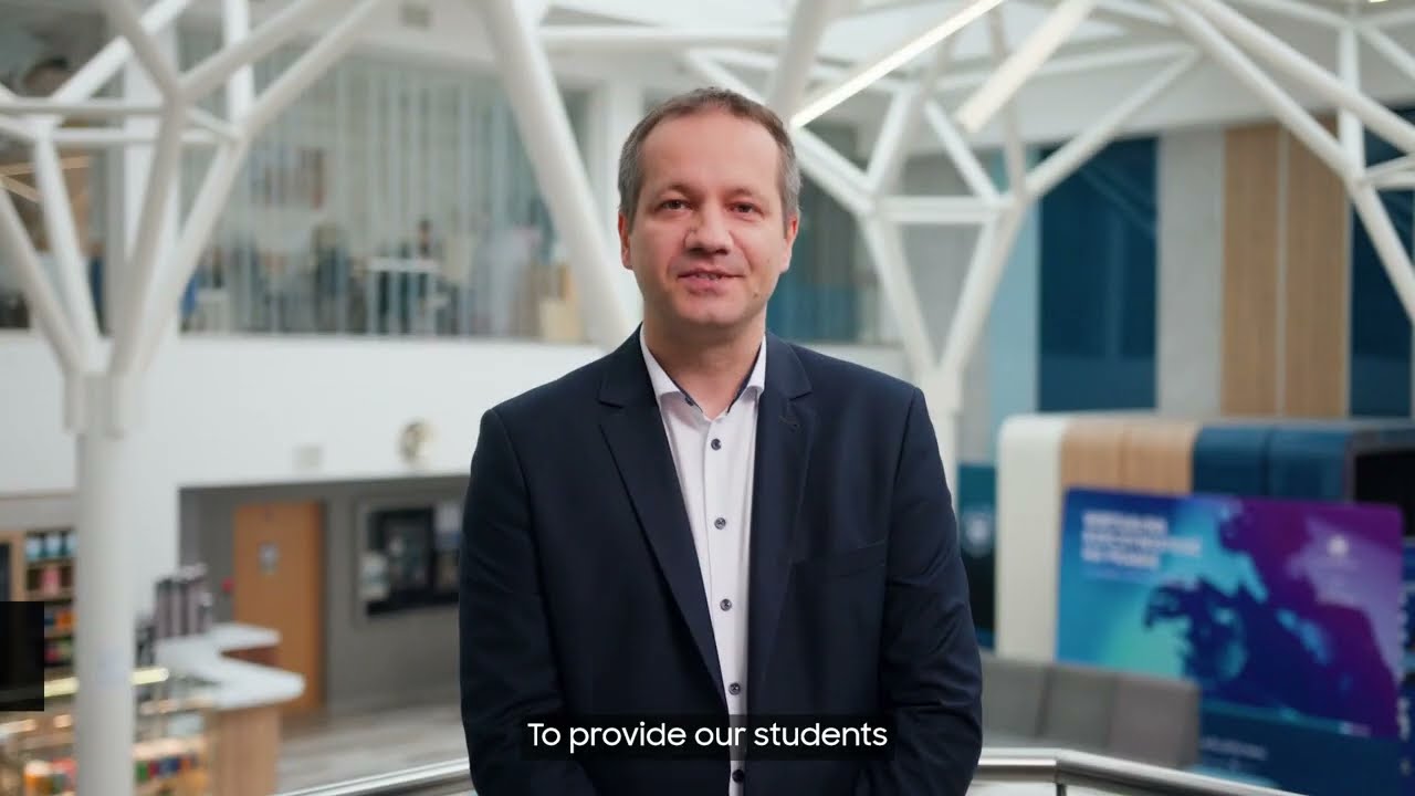 A new era of learning in Kozminski University | Samsung
