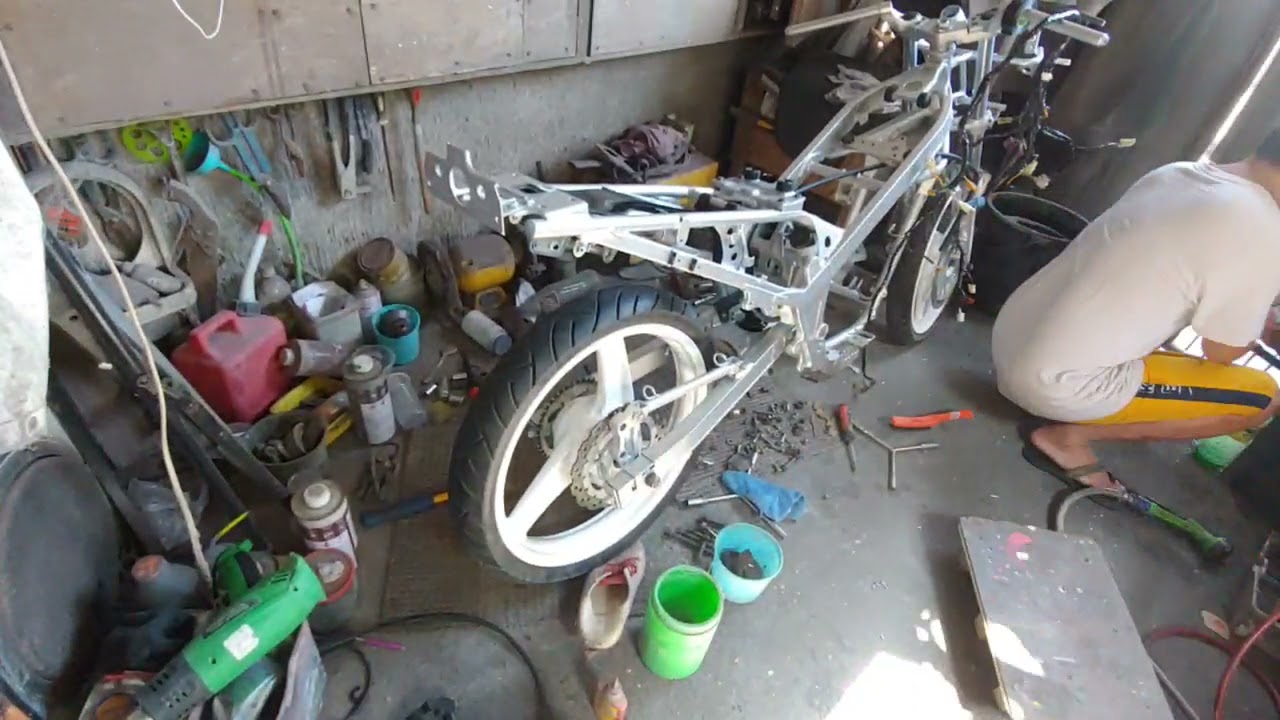 Kawasaki KR 150 full restoration red/white part 3