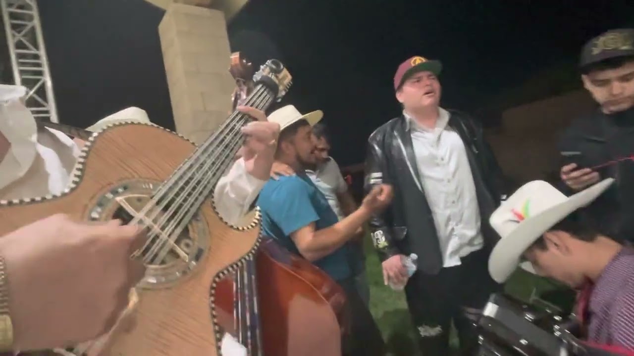Los Elegidos Del Norte Ft Everardo con bajos - Ando Buscando Un Amor
