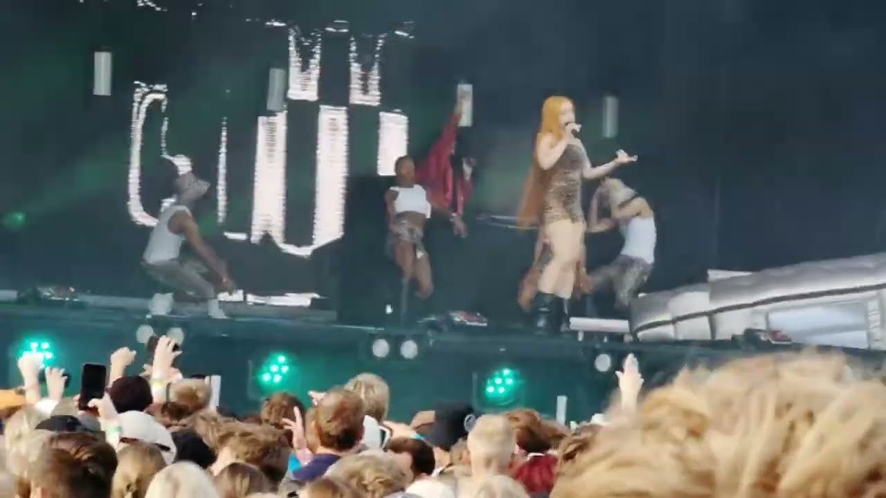 Ice Spice - Gimmie A Light (Live at Roskilde Festival 2024) 1080p HD