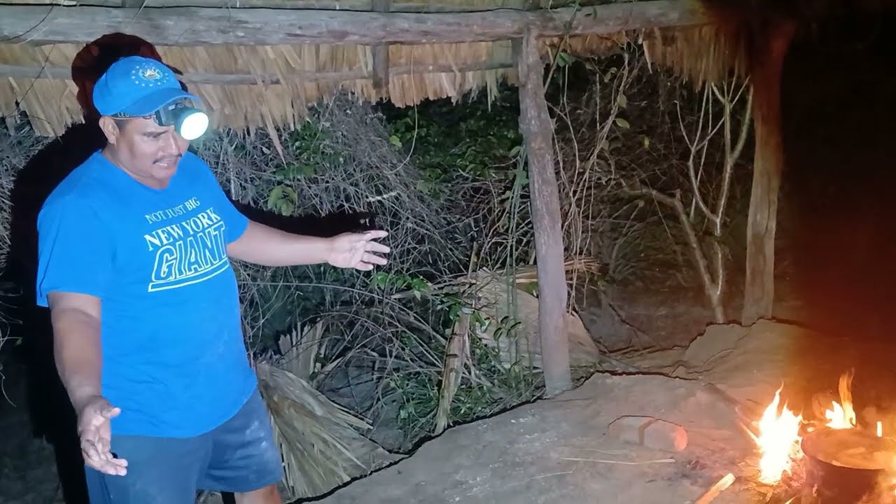 COCINANDO DE NOCHE EN EL MANGLAR 