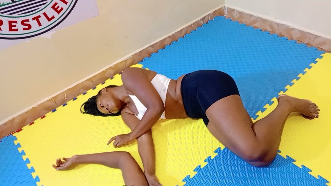 Submission wrestling between Nelly and Madina