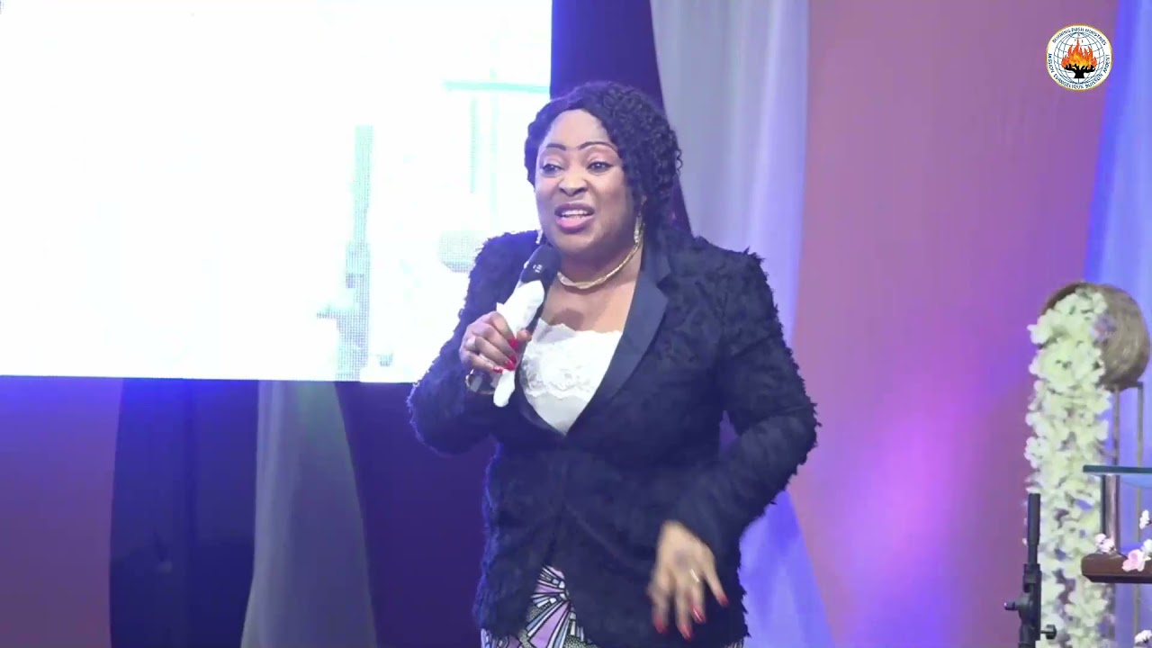 FEMME DE DISTINCTION BISHOP EMIE KUTINO