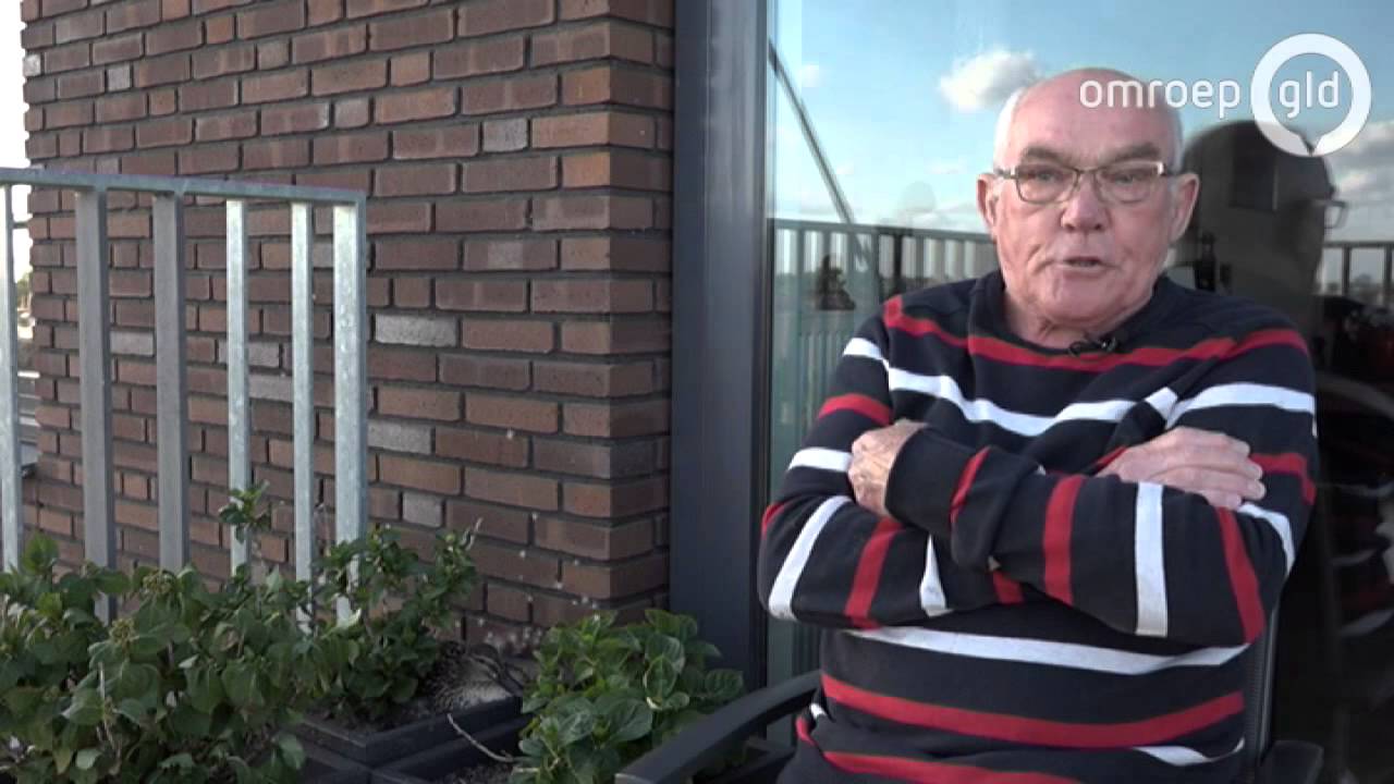 Eend zoekt een wel heel bijzondere plek uit voor haar nest: op een balkon vier hoog