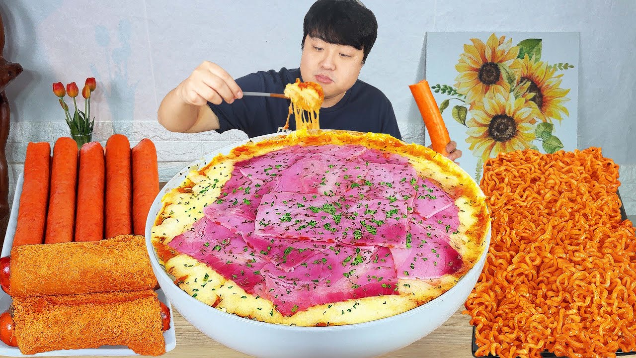 MUKBANG | Острый рамен, пицца, жареные креветки, рецепт колбасок!