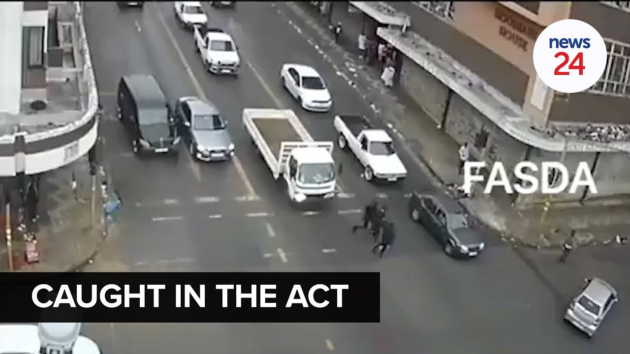 WATCH | Security guard chases down, catches armed robber in Joburg CBD