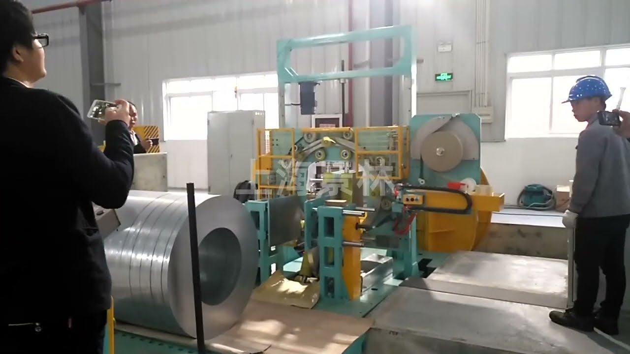vertical wrapping machine with tilter