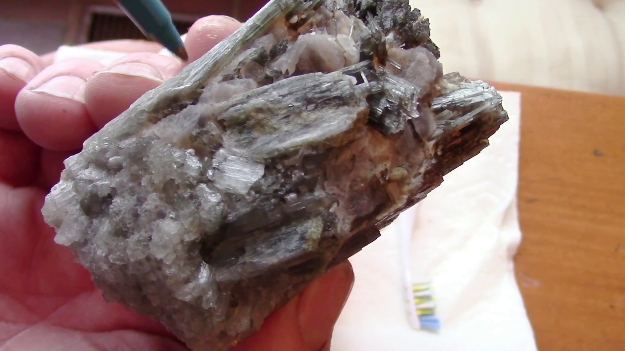 ETCHING ROCKS FOR GIFT -  SILVER OR TREMOLITE?