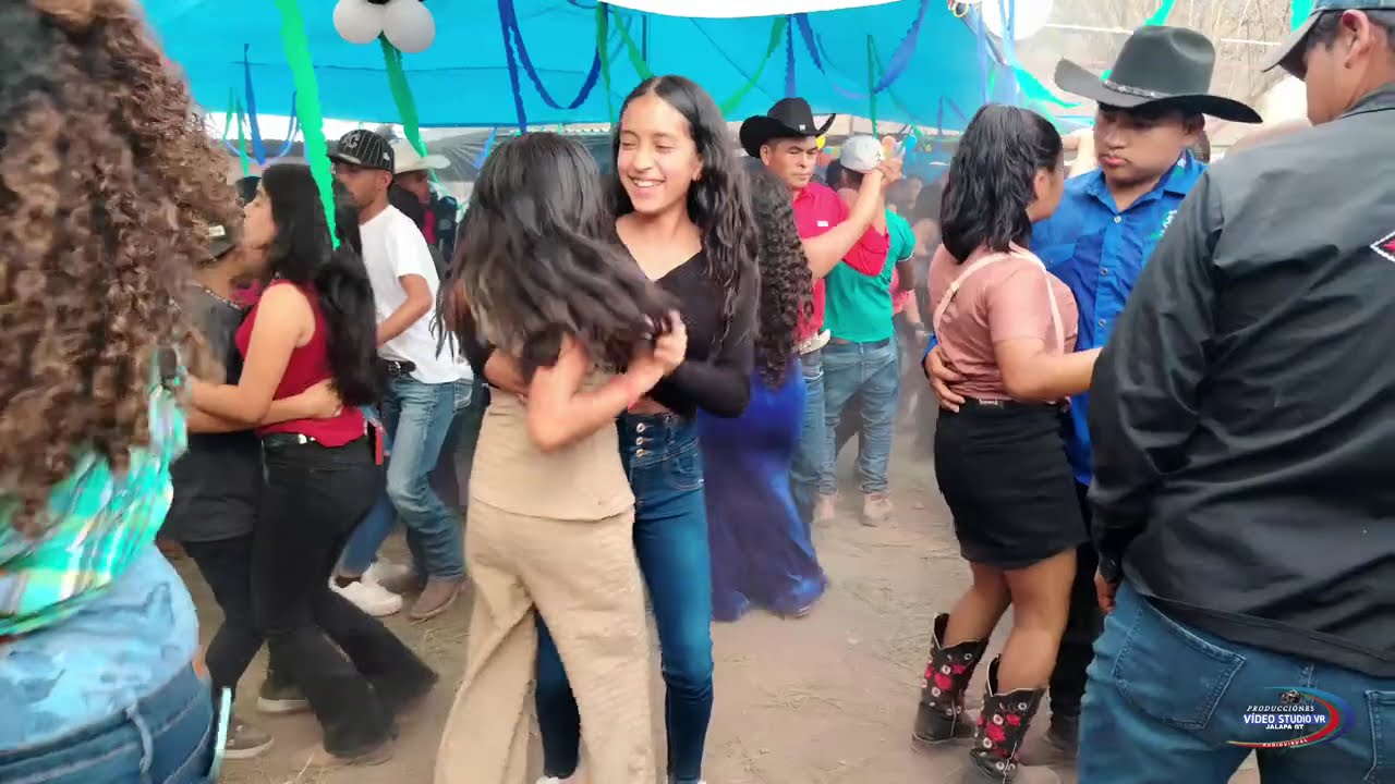 EN SANTA LUCÍA LOS OCOTES ASI SE DISFRUTAN LOS BAILES MIRA QUE POLVASON 