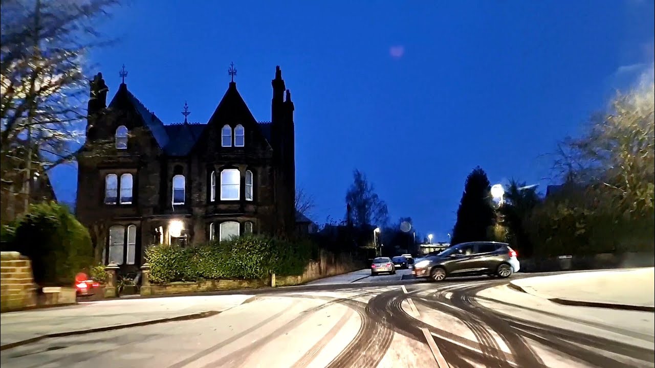 HUDDERSFIELD-FIRST SNOW IN JANUARY