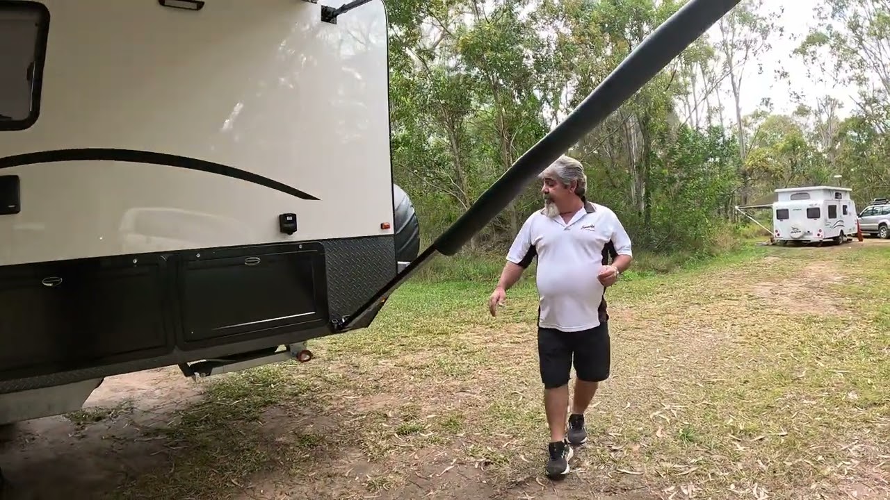 Spinifex Caravans, Spin542 Outside features