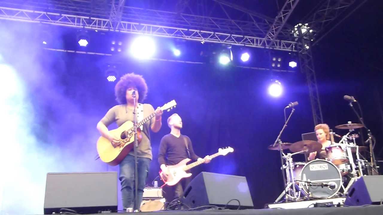 The Dudettes - Who's feeling Happy and Lucky too   (Live @TT-Music Festival-Assen_NL)