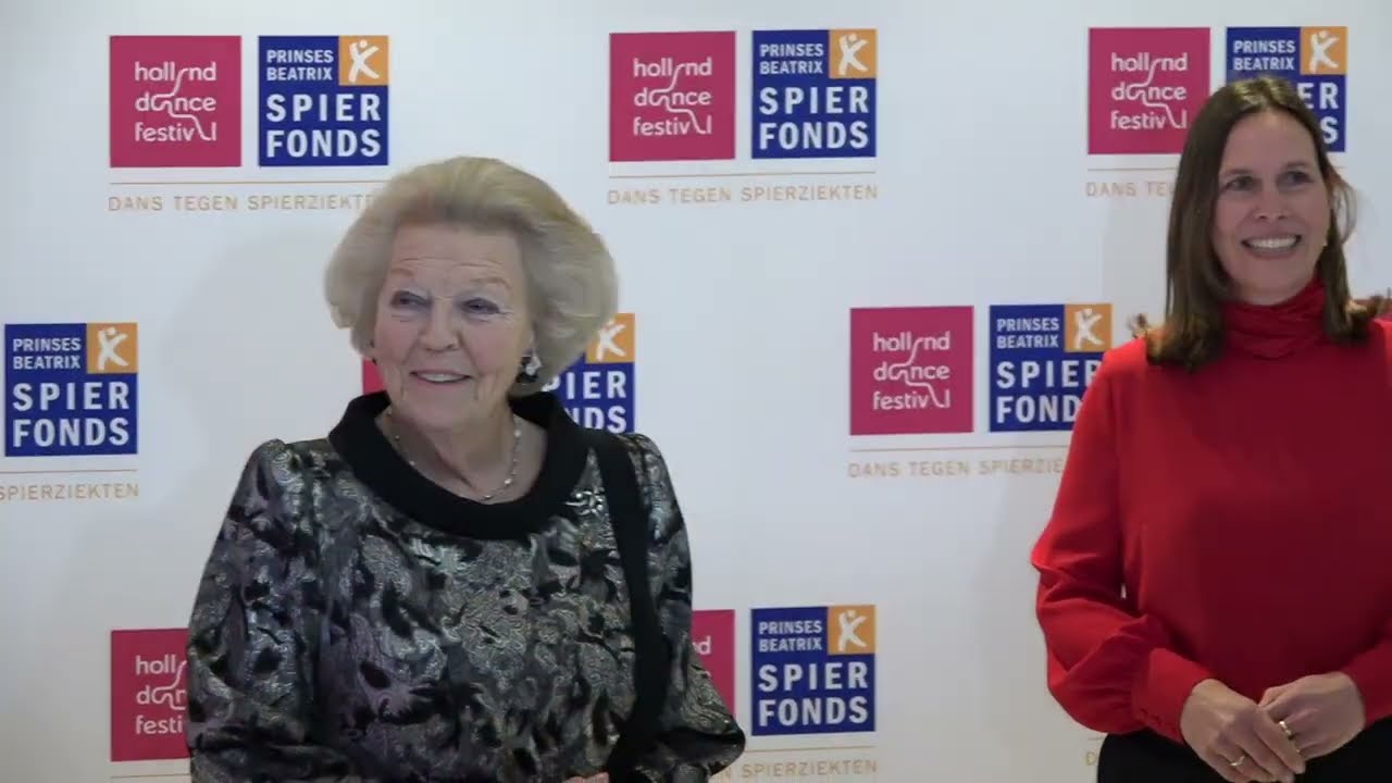 Lastig fotomoment voor prinses Beatrix en prinses Margriet