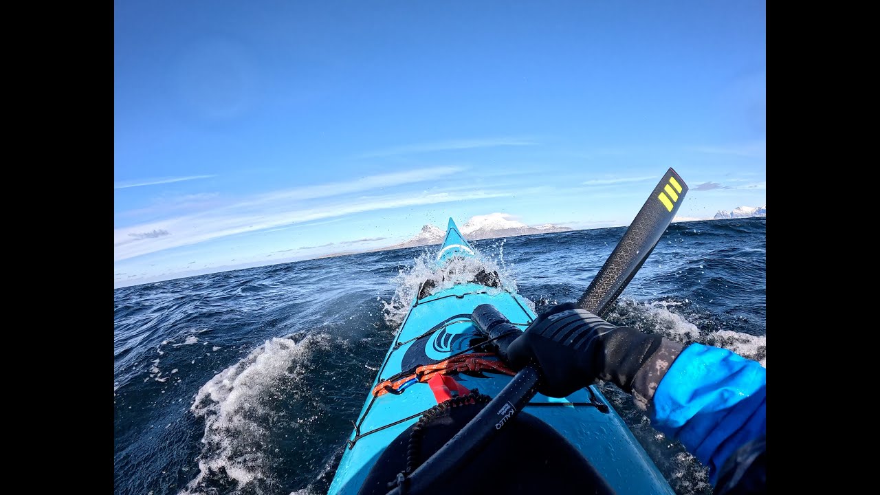Rundt Hjart&oslash;ya utenfor Bod&oslash; i vindfulle forhold/Kayaking in windy conditions in Northern Norway.