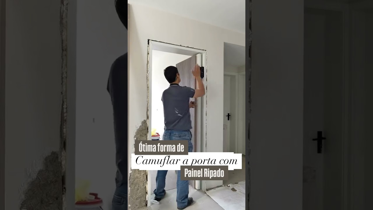 &Oacute;tima forma de esconder a porta com painel ripado #diy #home #homedeco #interiordesign #decora