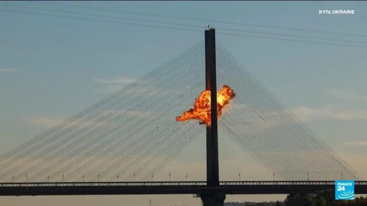 Russia strikes another bridge in Kyiv, causing transport chaos in Ukraine capital &bull; FRANCE 24