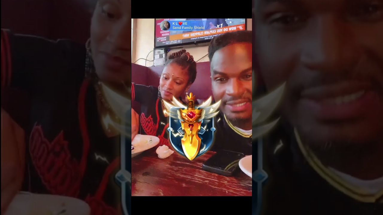 Malia mood changes whn NatureBoy gives Iyah some attention at the restaurant.NY girl strokes his ego