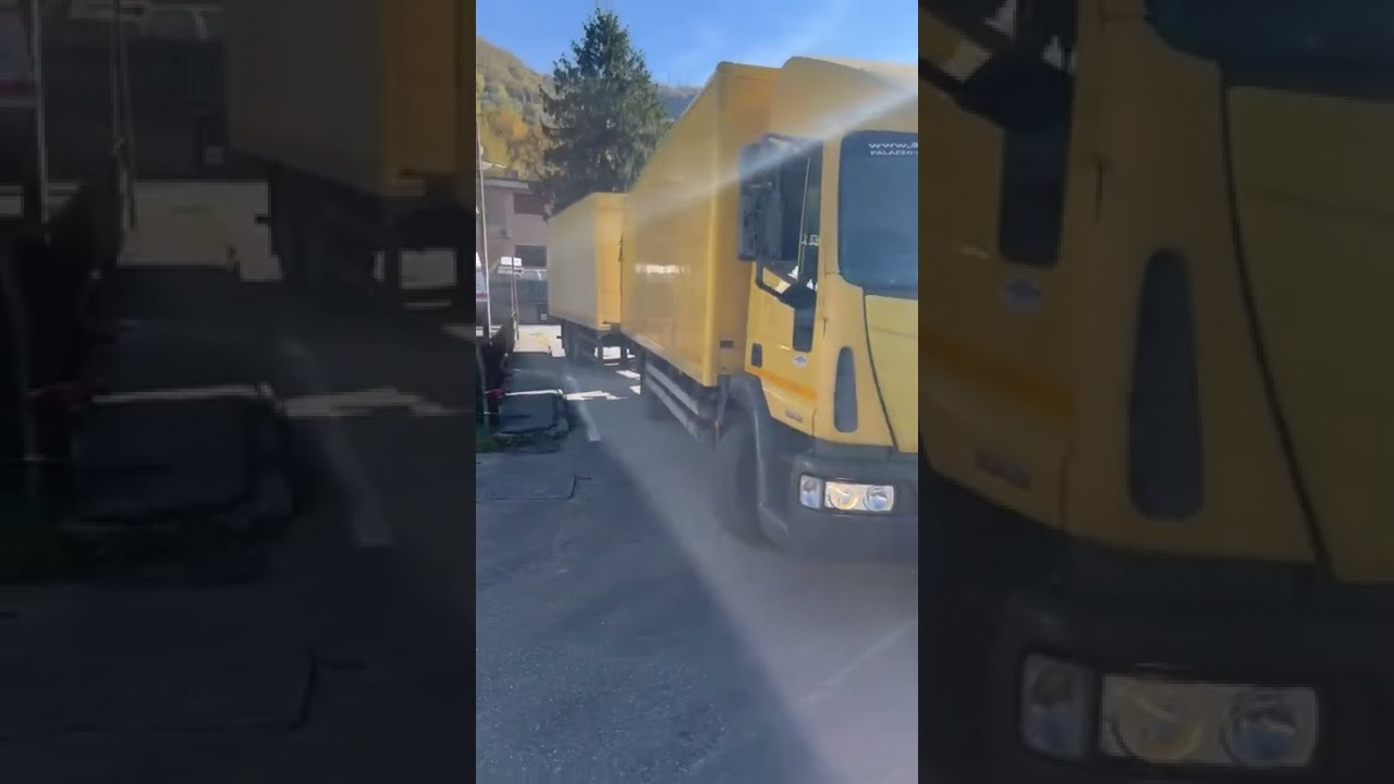 Manovra di retromarcia con autotreno