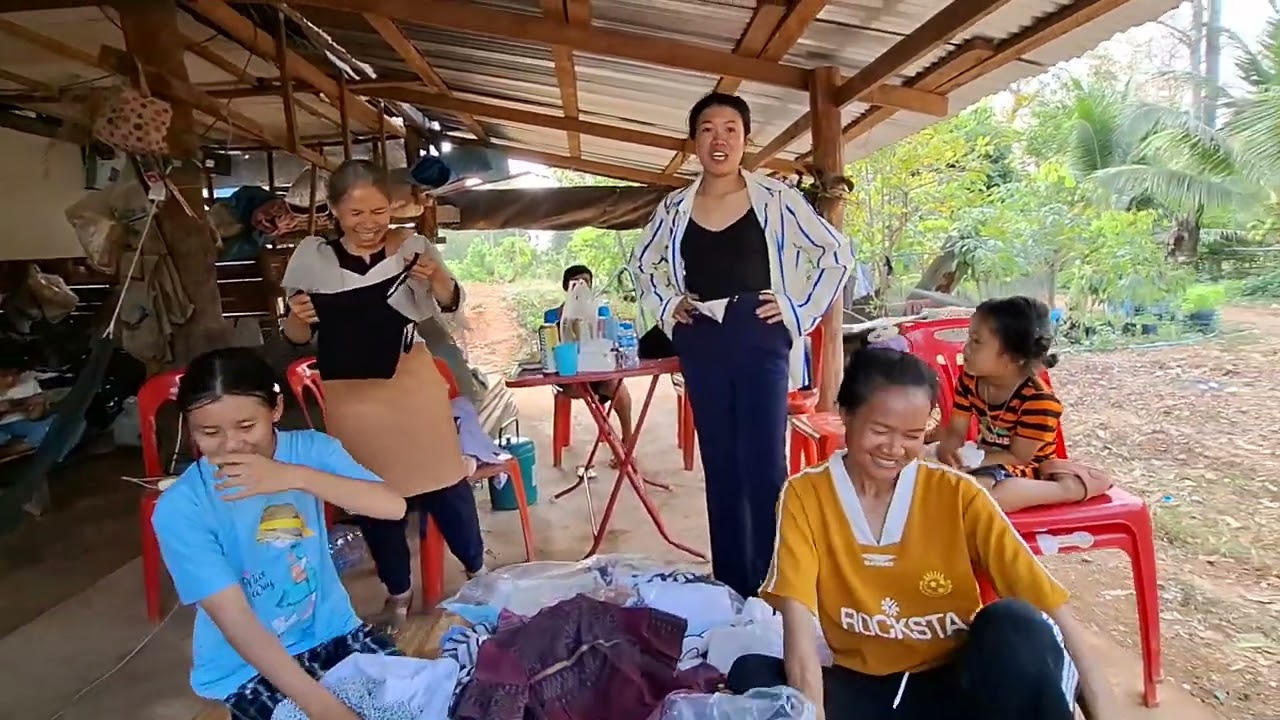 ขอบพระคุณแม่นิดส่งเสื้อผ้างามๆมาให้ลูกป๊อบลูกแหน่ง