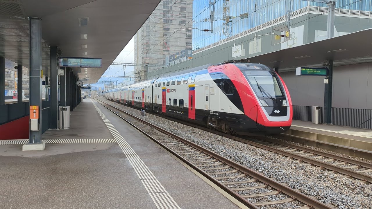 der RER Vaud, TGV, Twindexx und Astoro mit Makro am Bahnhof Prilly Malley in Lausanne