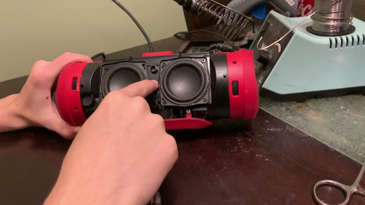 Fixing a JBL Charge 3 Bluetooth speaker