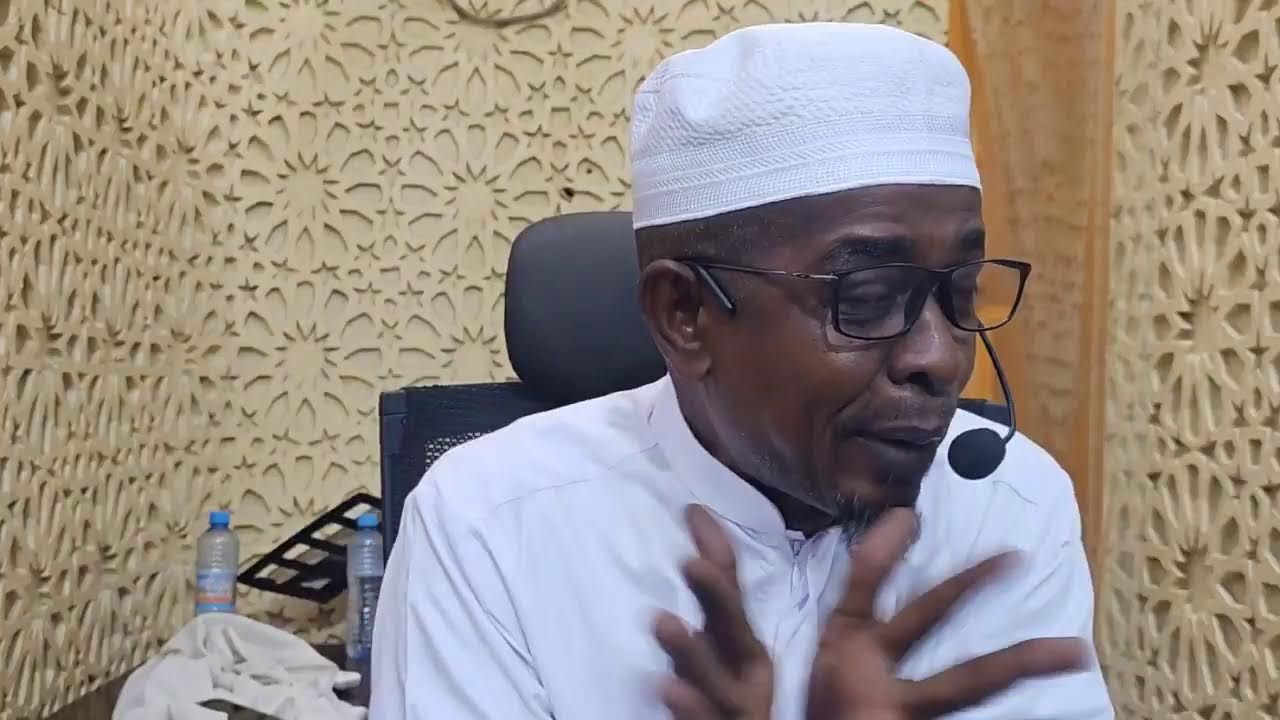 JE MWEZI UKIONEKANA POPOTE ?