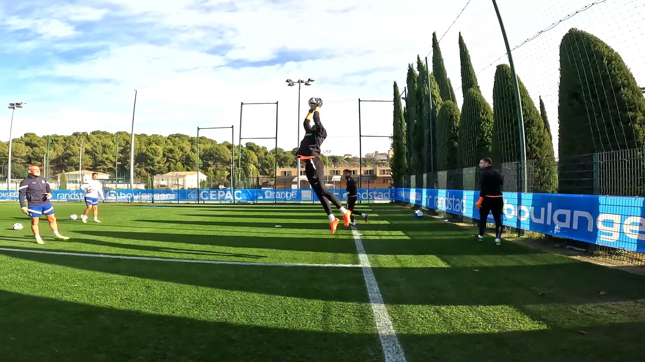 Sesión de entrenamiento juego aéreo (Pau López - Ruben Blanco - Simon Ngapandouetnbu).
