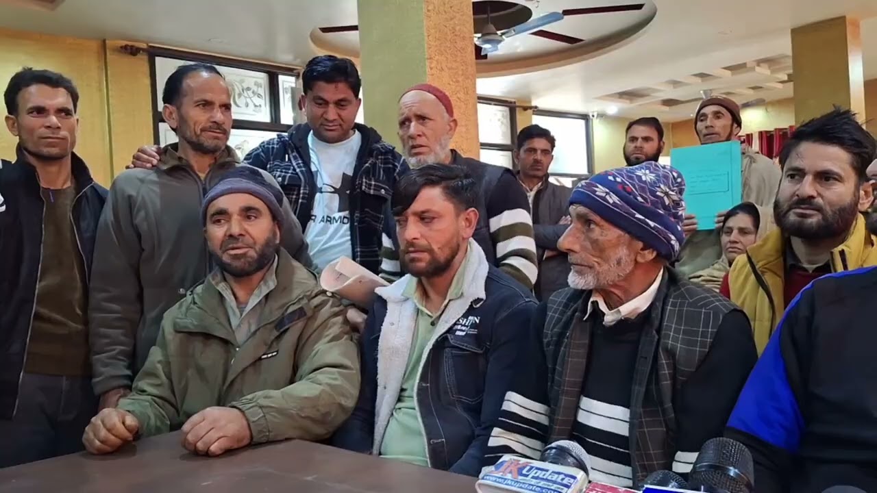 Public of manyal A protest aganist BDO thannamandi regarding favourtism seen in pmay...