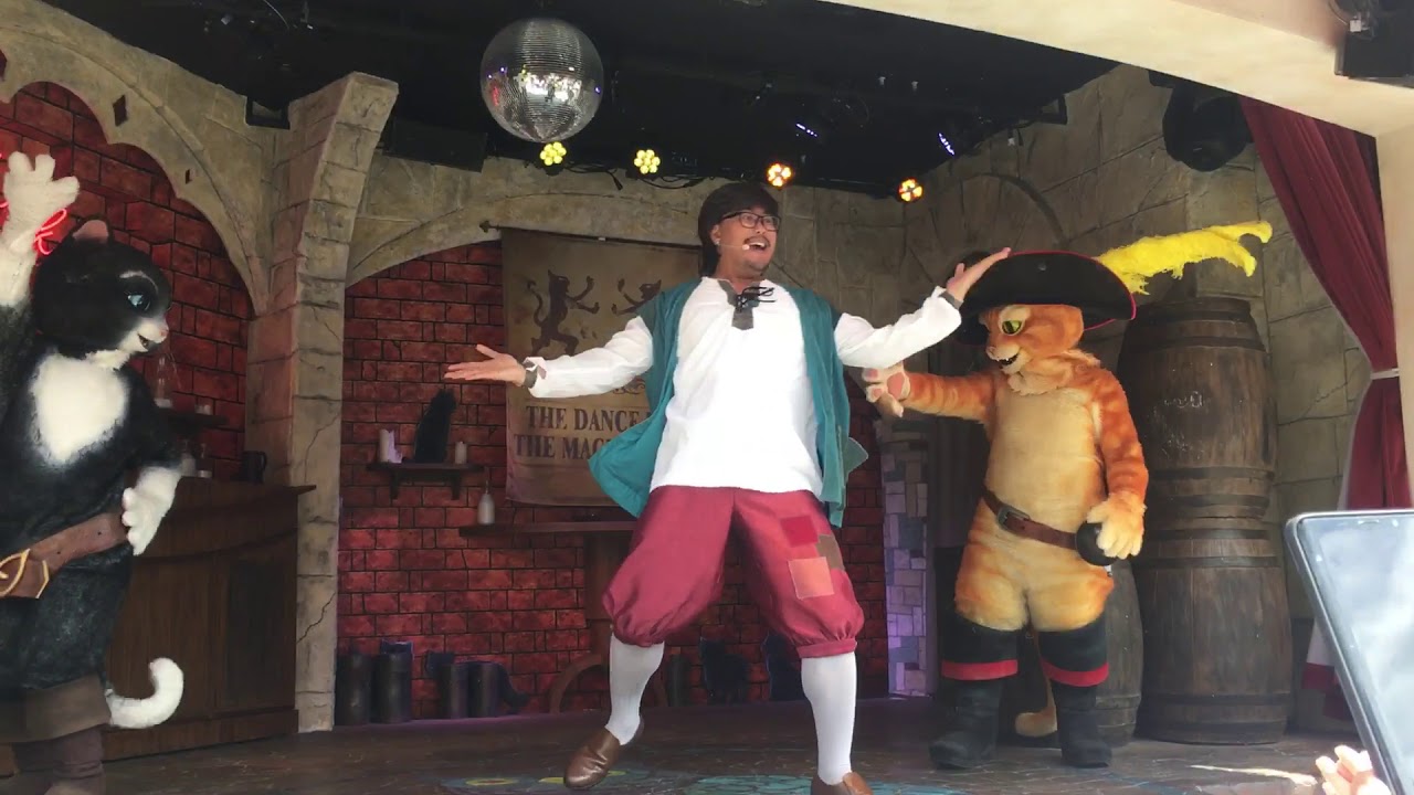 การแสดงของ พุช อิน บู๊ท ในยูนิเวอร์ซอล Show Puss @ Universal Studio Singapore