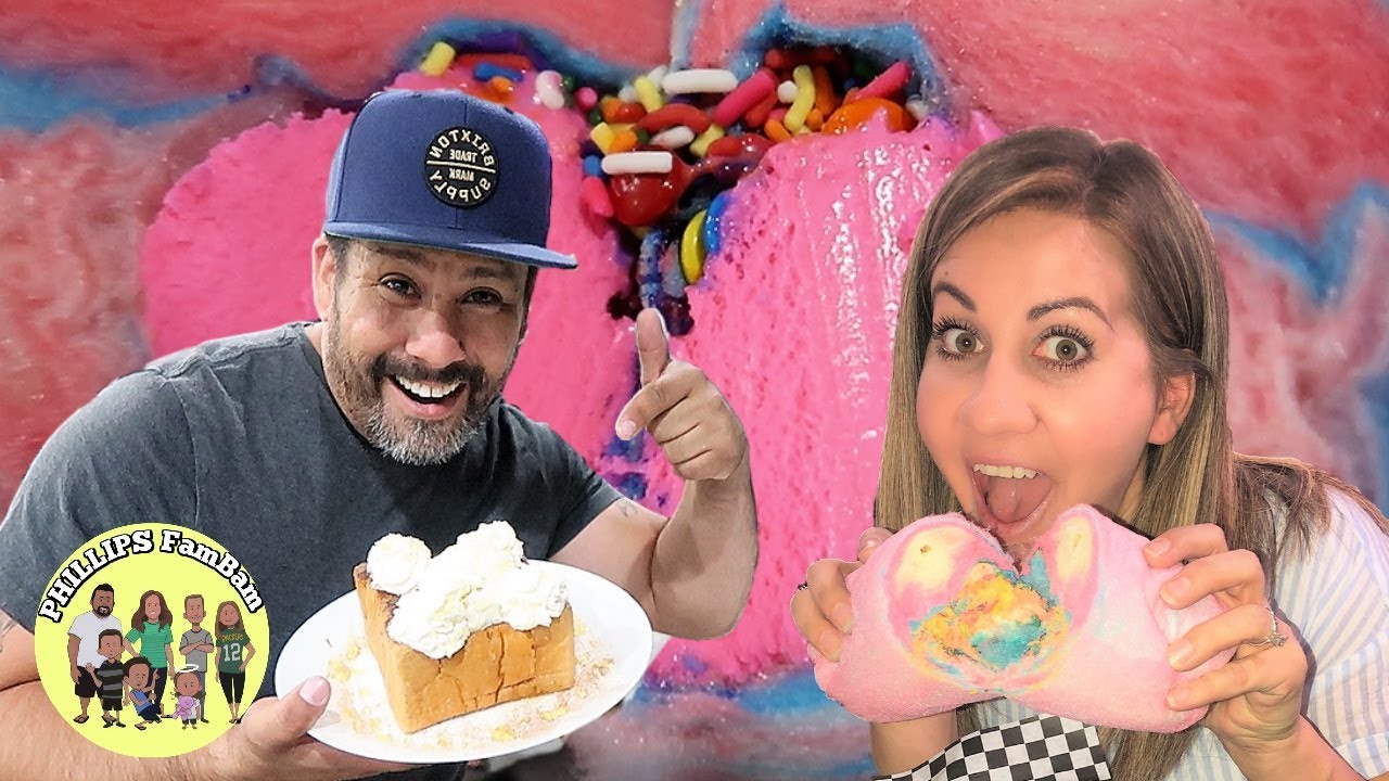 LARGE FAMILY TRIES THE MOST AMAZING COTTON CANDY BURRITO and CINNAMON TOAST DESSERTS in LAS VEGAS