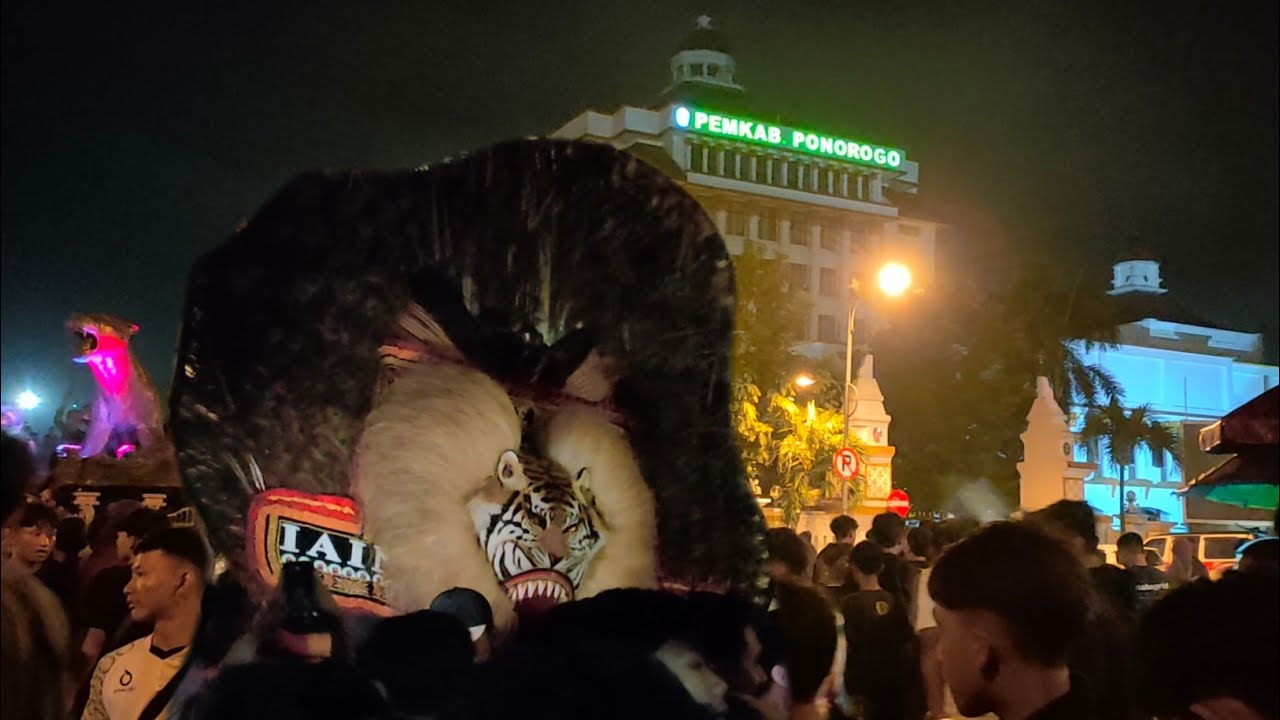 MERINDING❗BARONGAN REOG PONOROGO TERBESAR GEGERKAN TRADISI SAHUR ON THE ROAD LIVE ALUN ALUN PONOROGO