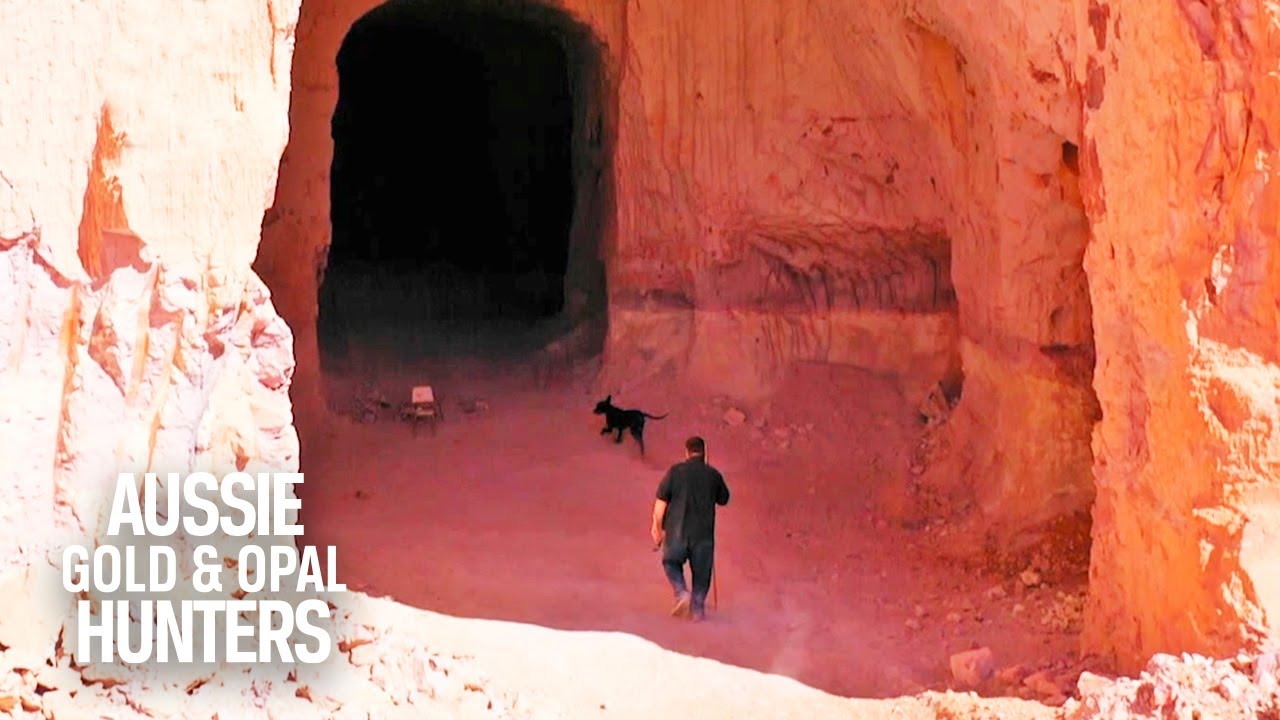 The Bishop Wanders The Outback Looking For Opal In Abandoned Mines | Outback Opal Hunters