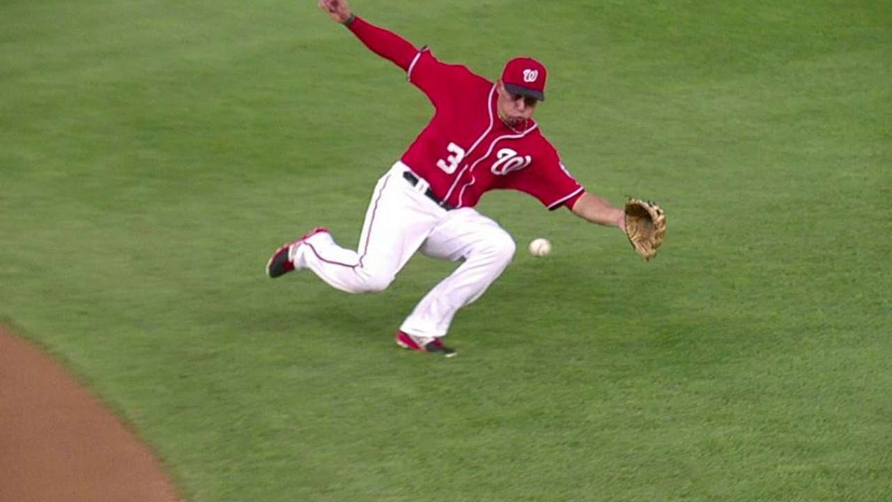 BAL@WSH: Cabrera makes sliding stop for the out