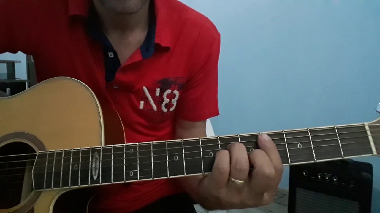 Como aprender escalas tocando sobre acordes.