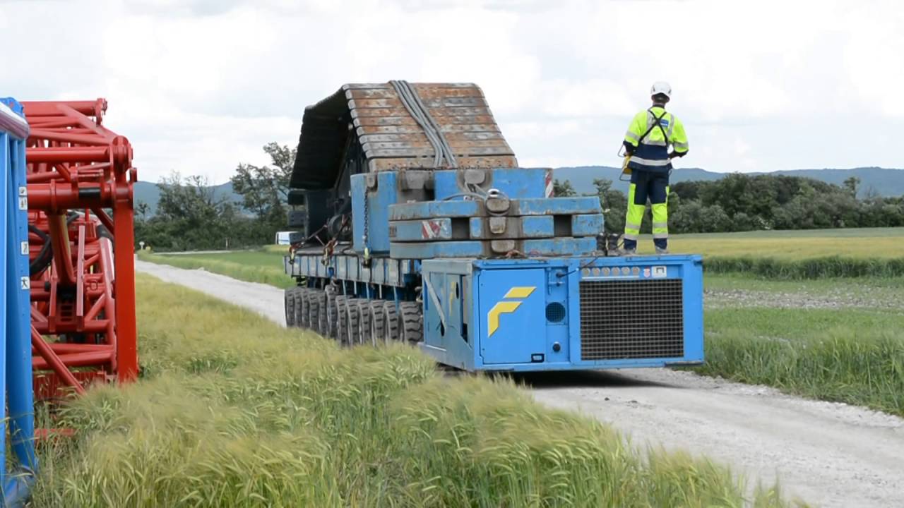 Felbermayr - Crawler of Liebherr LR11000 moved by SPMT