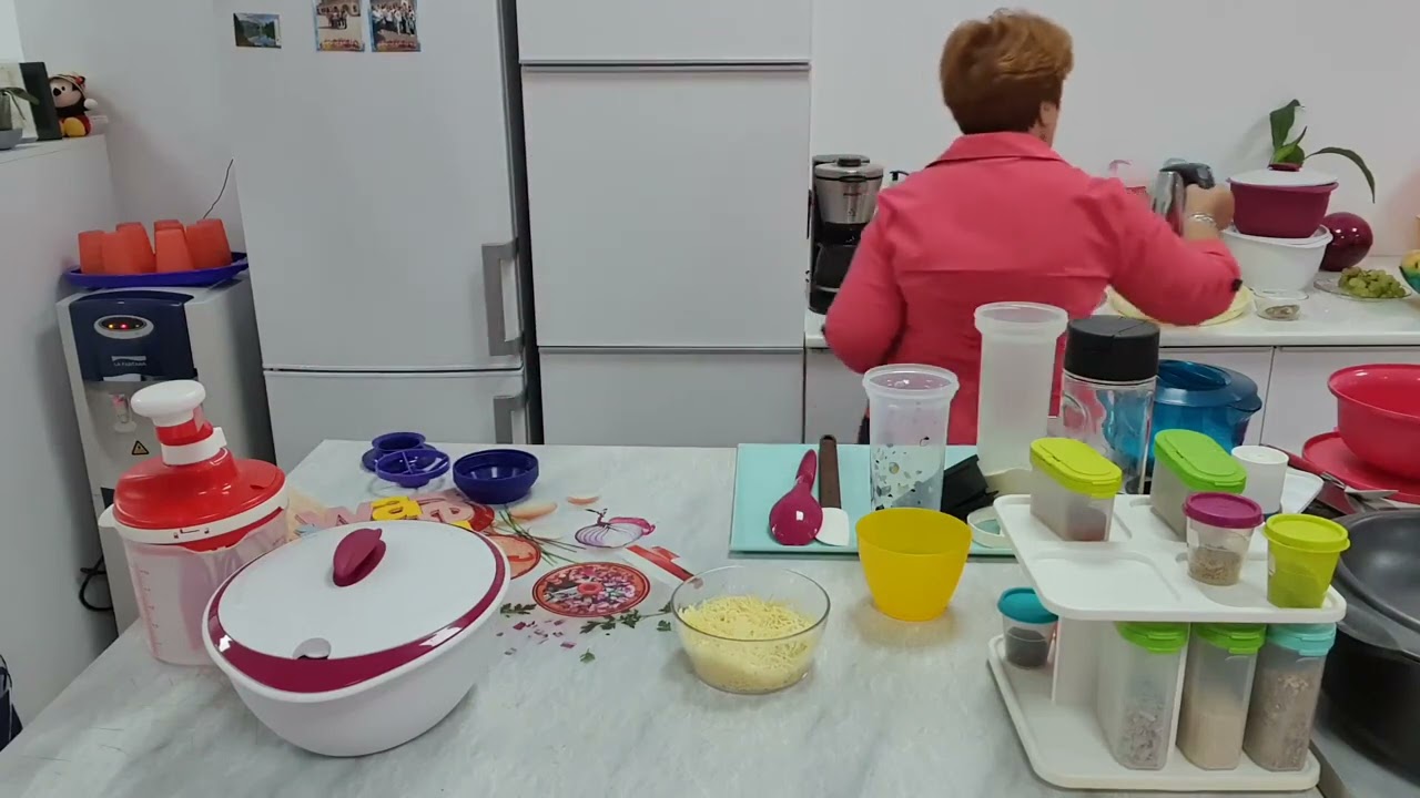 Servicaldo de la Tupperware ‎@Mia Lupea  (2)