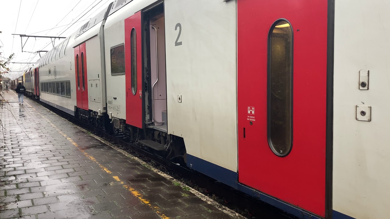 HLE 1913 + M6 + HLE 1920 + M6 halteren in Sint-Truiden